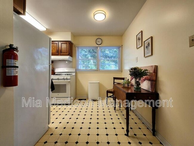 Photo - 2108.5 E 65th St