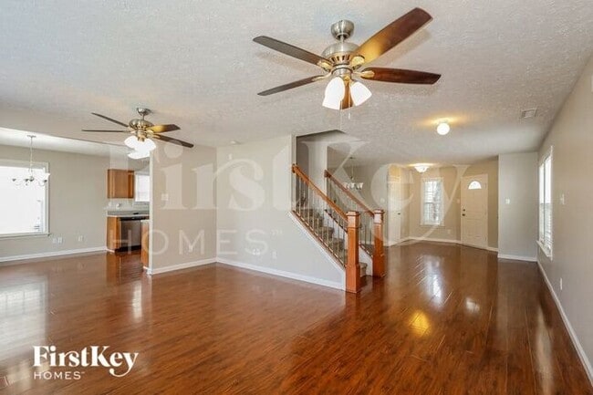 Photo - 919 Littleton Dr