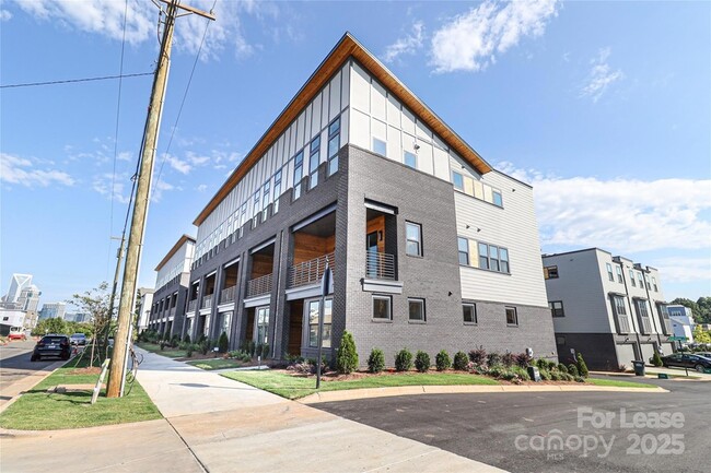 Building Photo - 2027 Isom St Rental