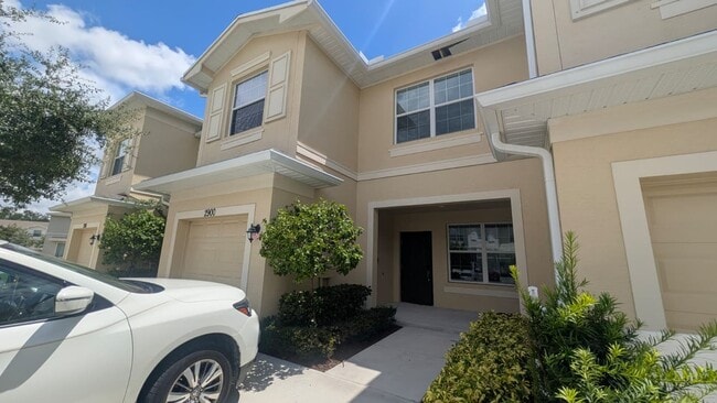 Building Photo - Spacious Townhome in Desirable Vizcaya Falls 3-bedroom, 2.5-bath townhome
