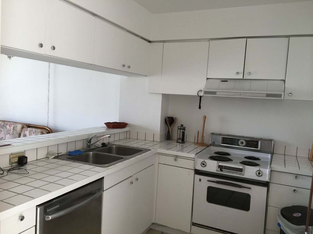 Photo - Makaha Valley Towers