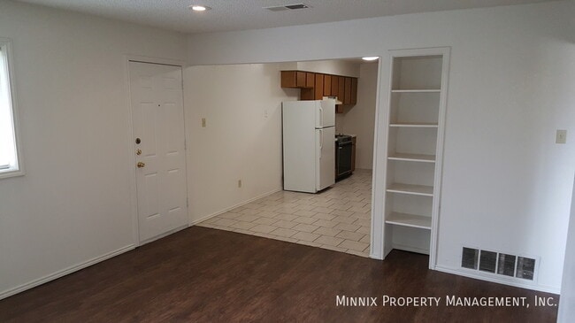 Photo - 8208 Vernon Ave Unidad B