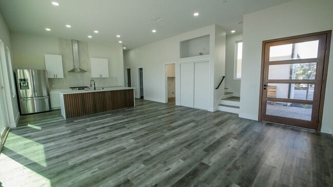 Photo - 5535-5539 Potomac St. Unidad 5539