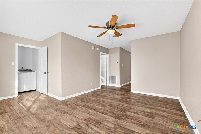 Photo - 905 Parmer Ave