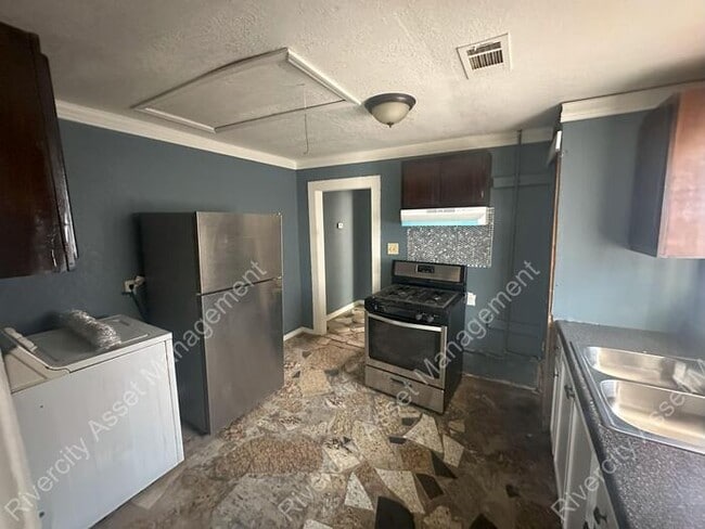 Photo - Cute Duplex Ready for Move In!!!!!!!!