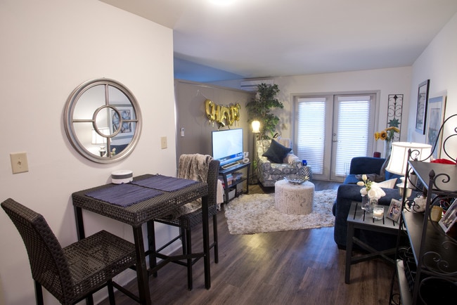 Dining Area - 421 West