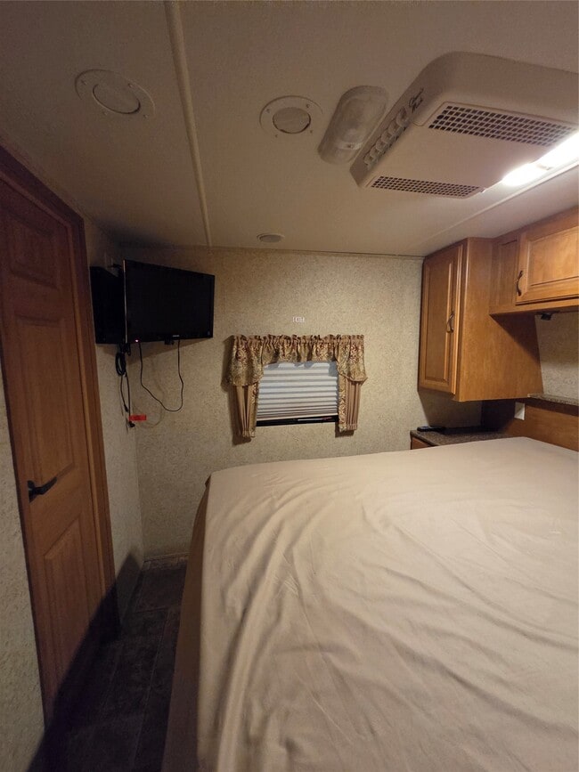 Photo - 18484 Thomas St