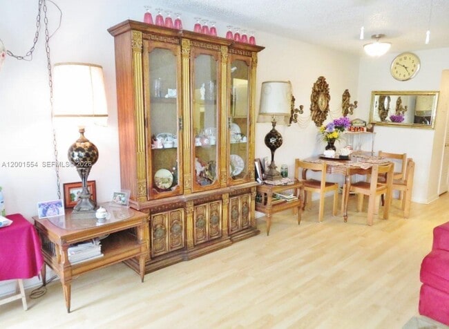 Photo - 235 Northampton L Unidad 235