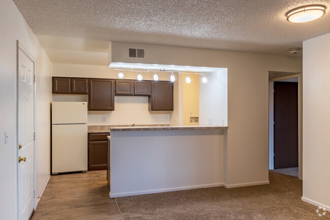 1BR, 1BA - 925SF