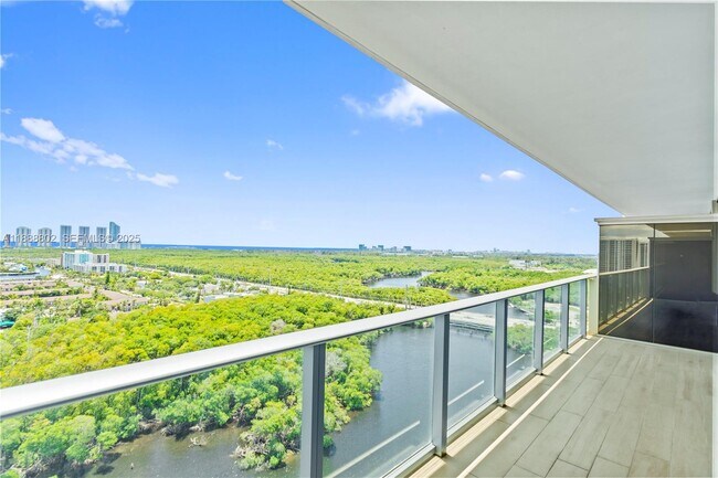 Building Photo - 16385 Biscayne Blvd Unit 1918