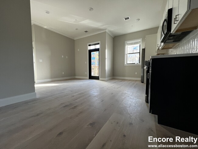 Photo - 201 Everett St Unit 4