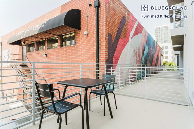 Photo - 201 The Promenade N Unidad FL2-ID1256