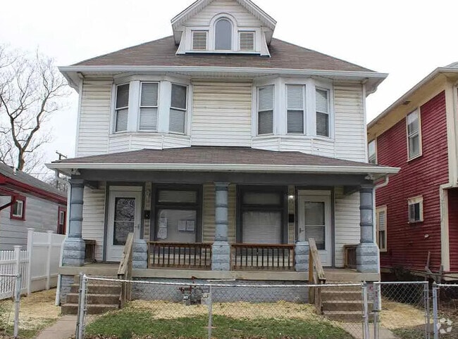 Building Photo - 2240 N Kenwood Ave Rental