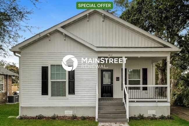 Building Photo - 4 Bedroom Pet-Friendly Home in St. Petersb...