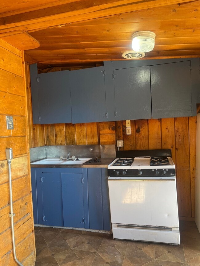 Building Photo - 1206 W Tomichi Ave