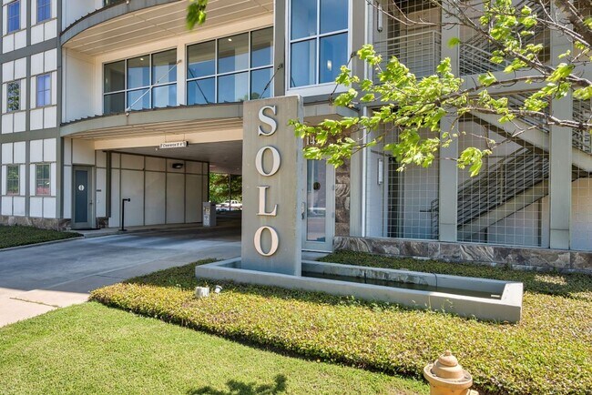 Building Photo - 1BR/1BA For Rent Unit 201