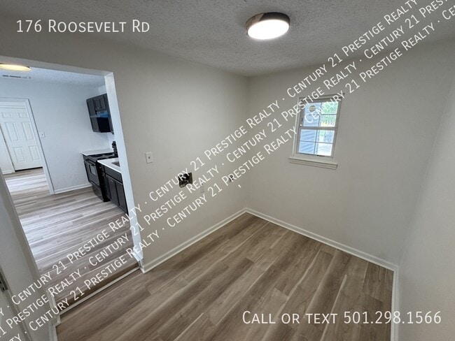Photo - 176 Roosevelt Rd