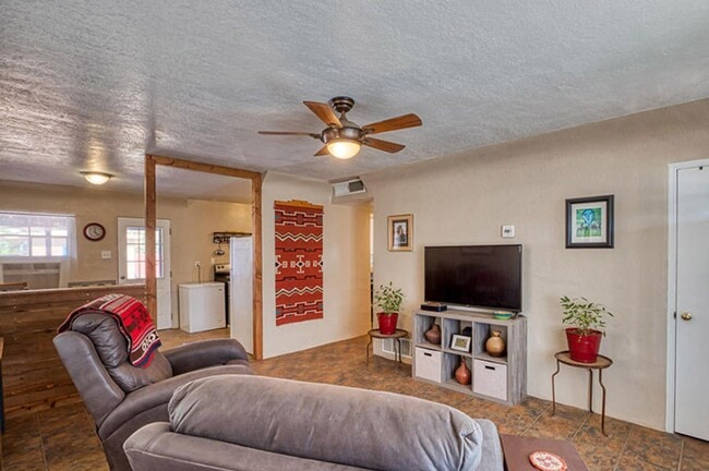 Photo - Clean and Spacious SFH downtown