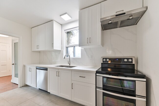 Photo - 2 Wingate Pl