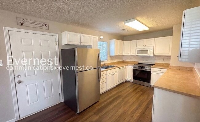 Photo - 3002 Sonya Dr NW