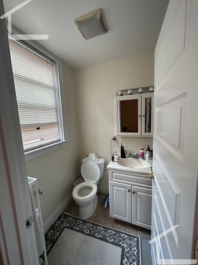 Photo - 2BR 2Bth unit. Great location! Walk to T, shops, restaurants.