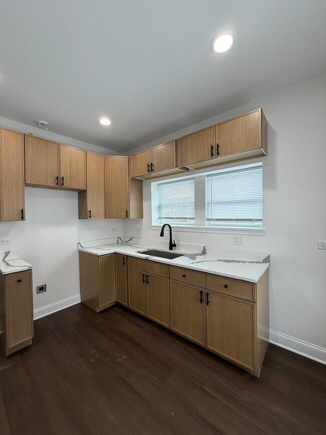 Photo - 1942 Elmwood Ave Unidad 1R