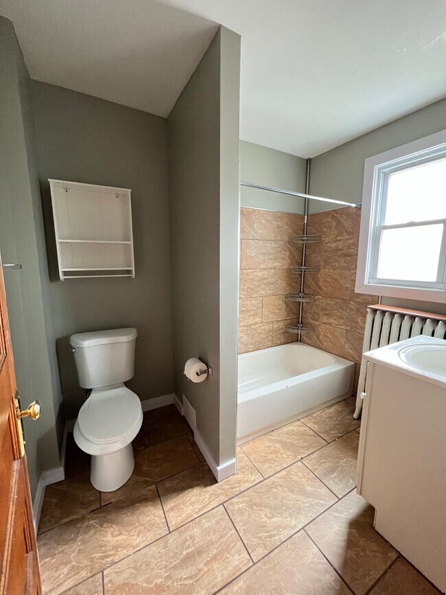 Photo - AVAILABLE JUNE -  4 Bed 1 Bath Townhome