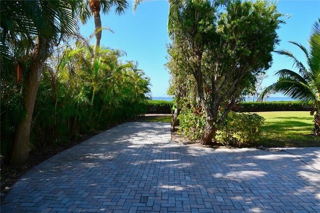 Photo - 7676 Westmoreland Dr