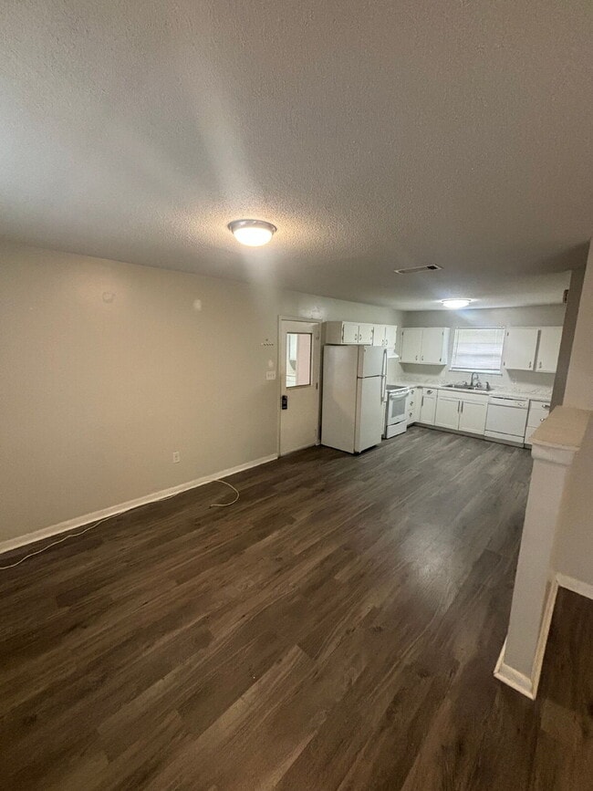 Photo - Spacious 3 Bedroom/2 Bath House! Great Location!