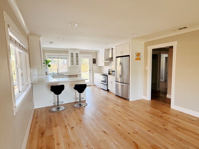 Photo - 715 Bucher Ave