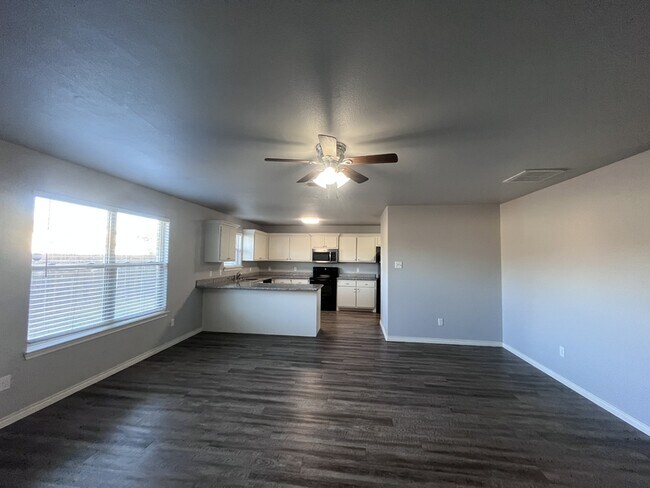 Photo - 3422 Itasca St