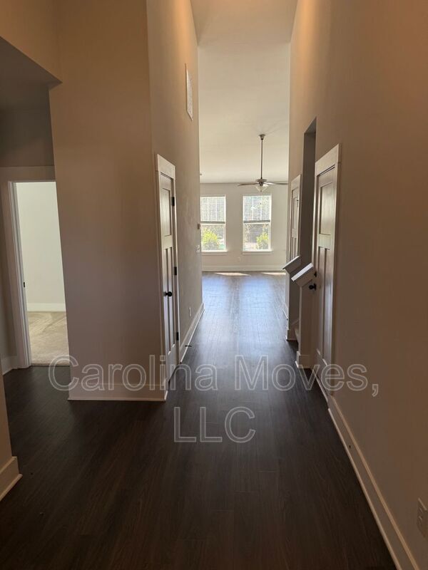 Photo - 129 Foxbank Cir