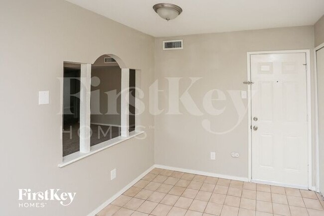 Photo - 2105 Highbury Rd