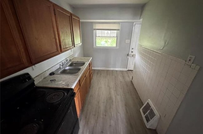 Photo - 252 Midlothian Rd