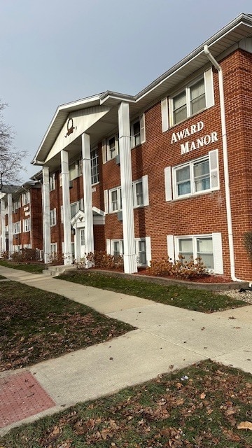 Building Photo - 2111 Division St