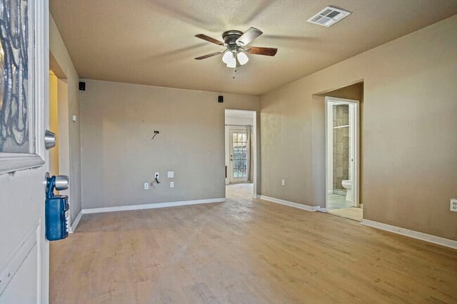 Photo - 704 NW 95th St