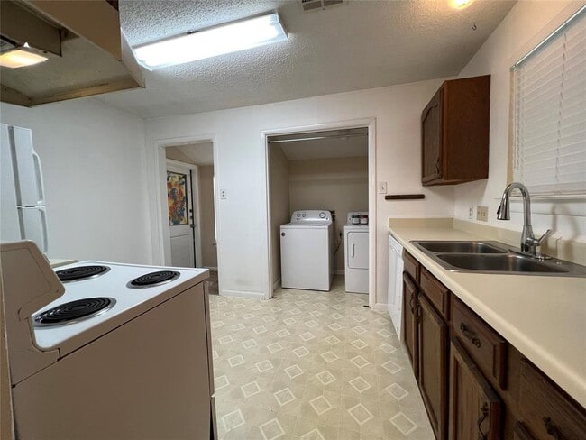 3506 Harmon Ave