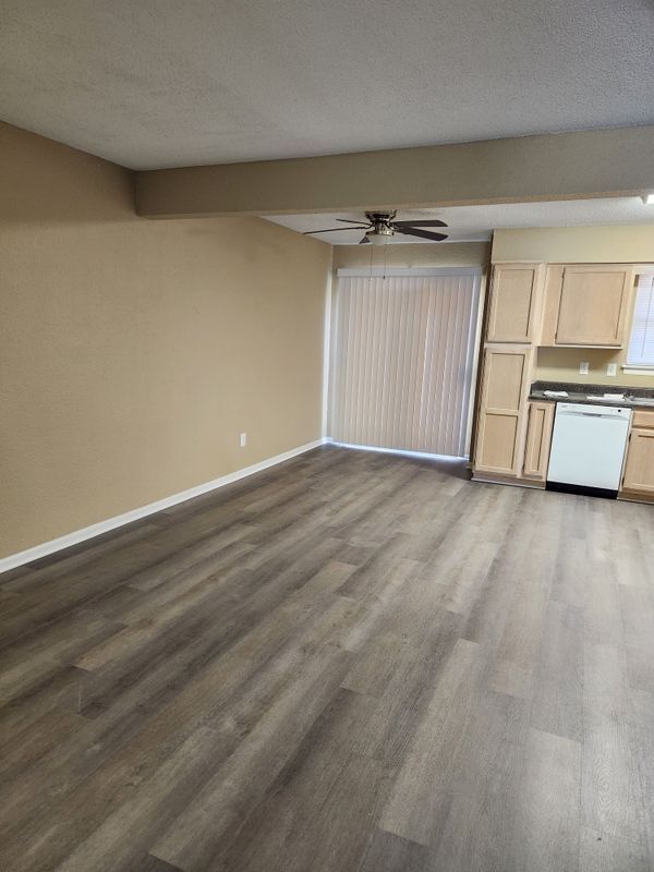 Photo - 931 Mulberry St