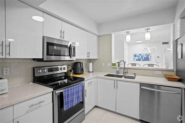 Building Photo - 529 E Sheridan St Unit 307 Rental