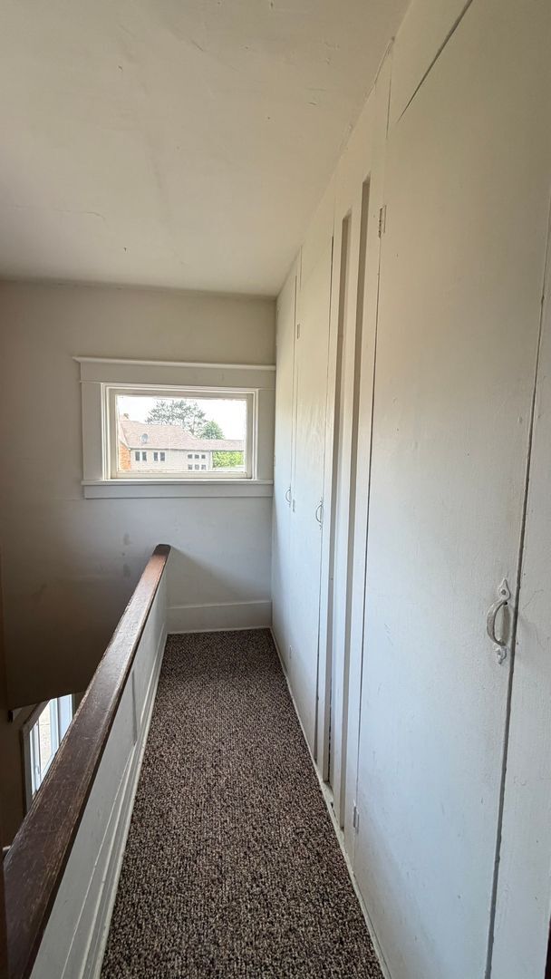810 E Division St Unit B