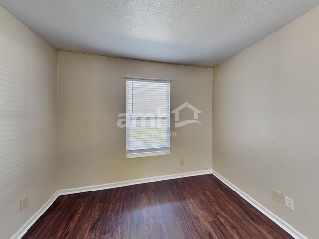 Photo - 3347 Hemlock St