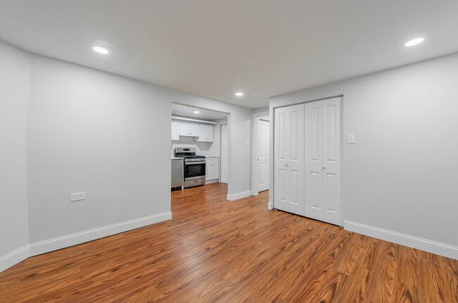 Photo - 666 E 50th St Unidad G