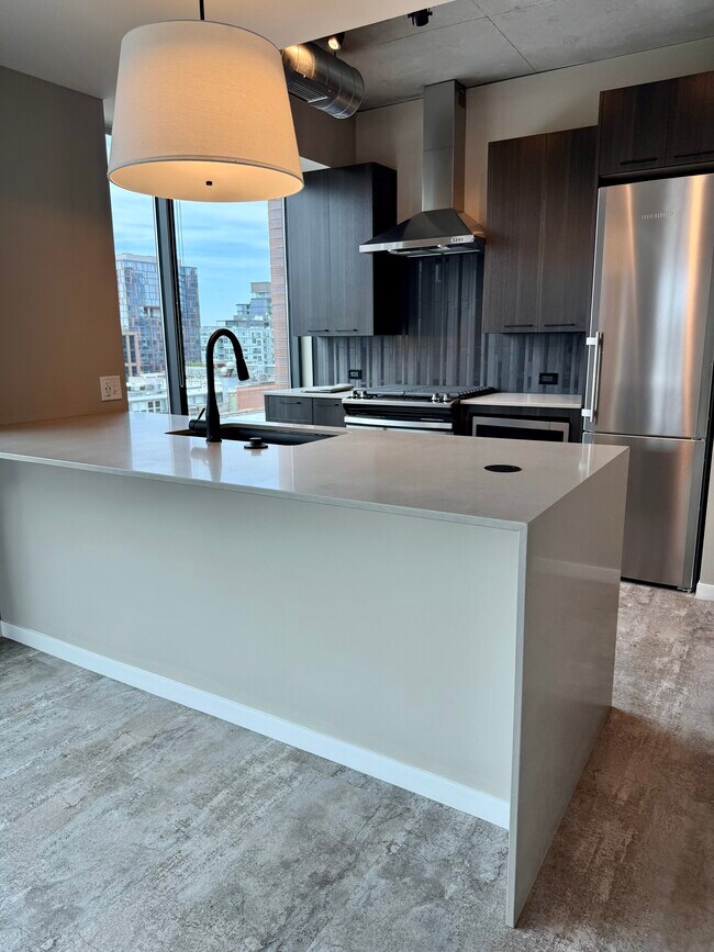 Building Photo - 917 W Washington Blvd Rental