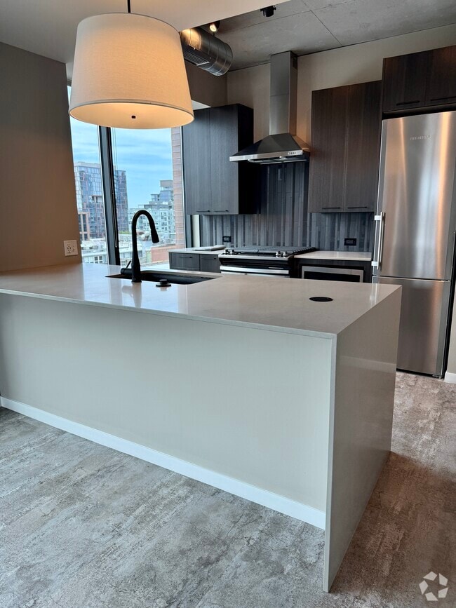 Building Photo - 917 W Washington Blvd Rental