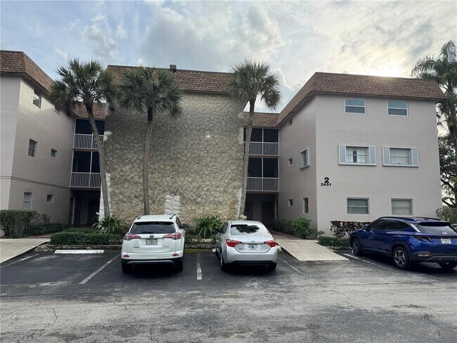 Building Photo - 2451 SW 82nd Ave Unit 207