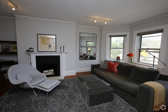 Building Photo - 919 Beacon St Unit 2 Rental