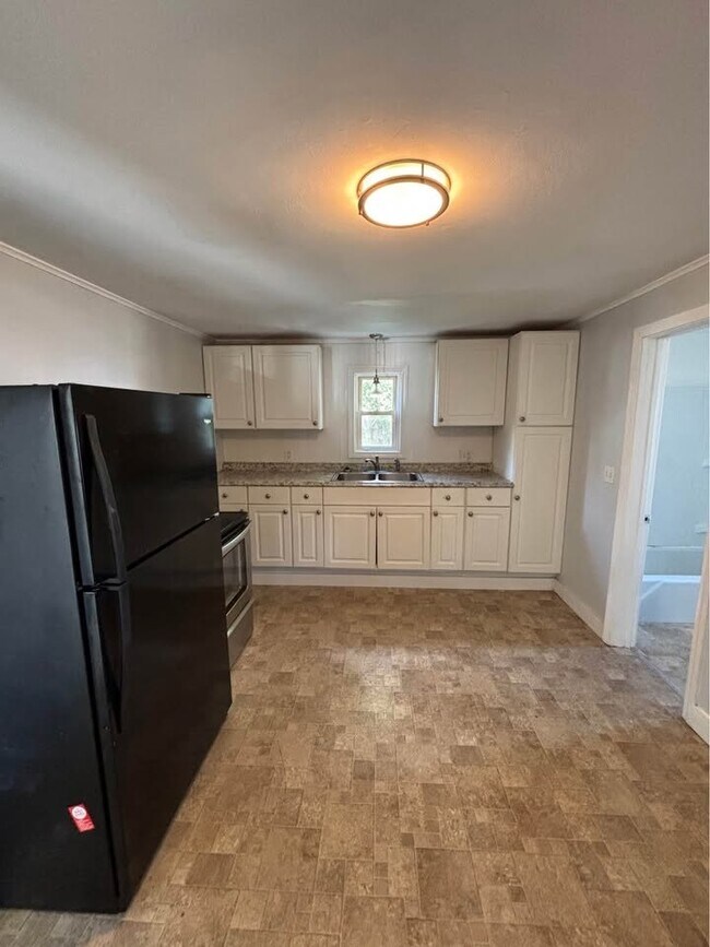 211 Hill St Unit 102