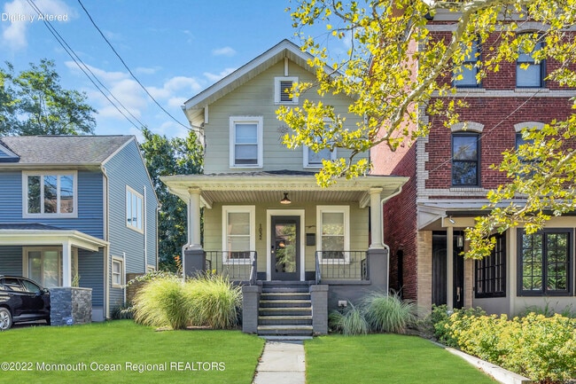 1032 2nd Ave