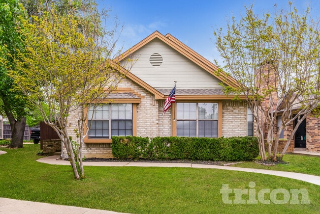 Photo - 2033 Feather Ln