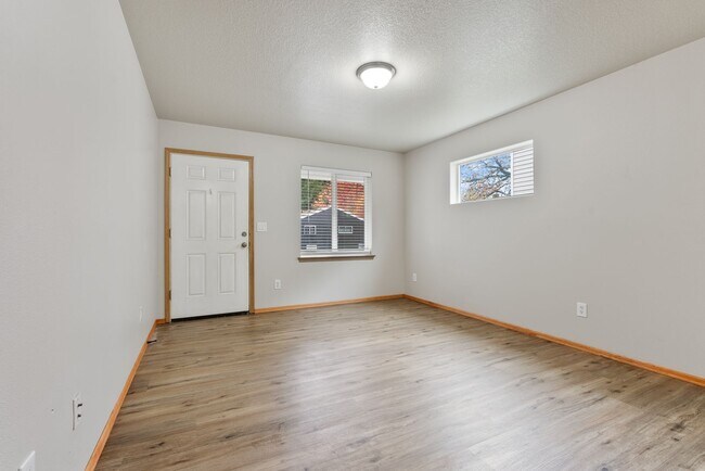 Photo - 4bed/2.5 Bath home - Available in SE Portland,